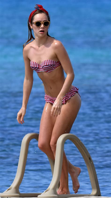 Suki Waterhouse In Bikini At A Beach In Barbados 1228