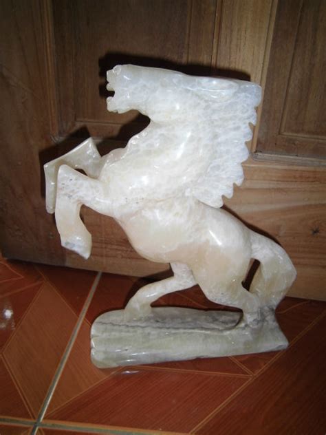 Patung Onix Jaran Negar Atau Kuda Meringkik Legenda Kerajinan Onix