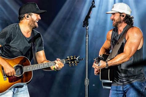 Watch Luke Bryan And Riley Green Tribute Shenandoah With Performace Of