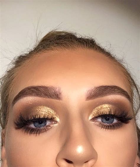 Pin By E Pajaziti On Eye Makeup Gold Makeup Looks Gold Eye Makeup