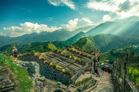 Despite the turmoil of the vietnam war, vietnam has emerged from the ashes since the 1990s and is undergoing rapid economic development, driven by its young and industrious population. Sapa - Top Vietnam Travel
