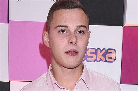 Zalicza się do grona aktorów młodego pokolenia. Adam Zdrójkowski odpuszcza sobie maturę? Miała to wyjawić ...