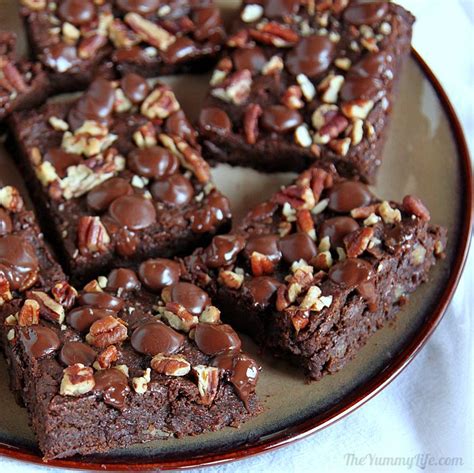 When it comes to room temperature, add eggs, sugar, vanilla essence and kale puree. Whole Wheat Dark Chocolate Fudgy Brownies with Pumpkin