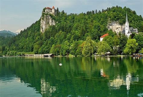 Elvetienii vorbesc patru limbi diferite (germana, italiana, franceza, romansa). Lacul Bled