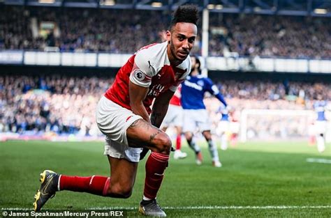 Why has ozil picked the no. Arsenal Away Form 2019