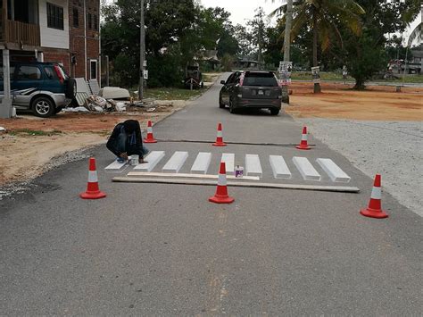Jalan tengku mohamad, jalan tengku mizan, jalan austin 2, jalan, pekan batu 6, jalan austin 3, jalan pengkalan arang, jalan banggul limau, jalan gong setol. This Cool 3D Zebra Crossing In Terengganu Is Perfect For ...
