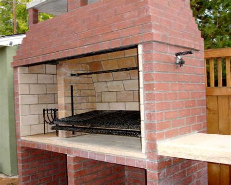 Braseros uruguayos y fogones para agregar a la parrilla, fundas y limpiadores para cuidarla. Como hacer un Asador | Fábrica de Ladrillos | Ladrillera