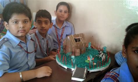 Model of house with waste materi. socialscience_dav