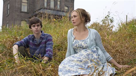 ‘bates Motel Freddie Highmore Talks Sex Incest And Young Norman Bates