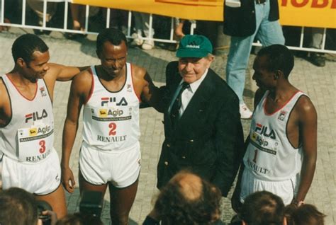 10. Emil Zátopek’s 10,000-Meter Run at the 1952 Olympics
