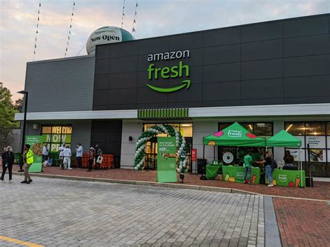 Hundreds Line Up As Amazon Fresh Opens In Chevy Chase