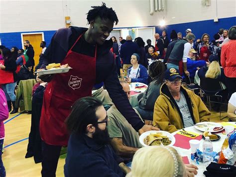 Look Kentucky Basketball Serves Thanksgiving At Salvation Army