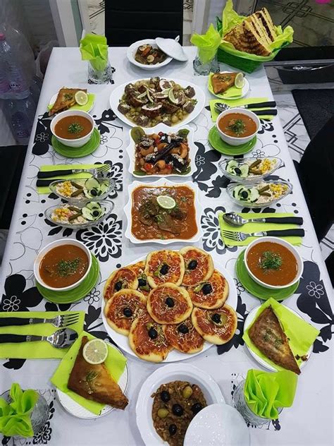 Les marocains sont particulièrement friands de viande d'agneau, et l'utilisent dans nombre de leurs recettes. Table pour ramadan | Morrocan food, Food presentation, Food snapchat