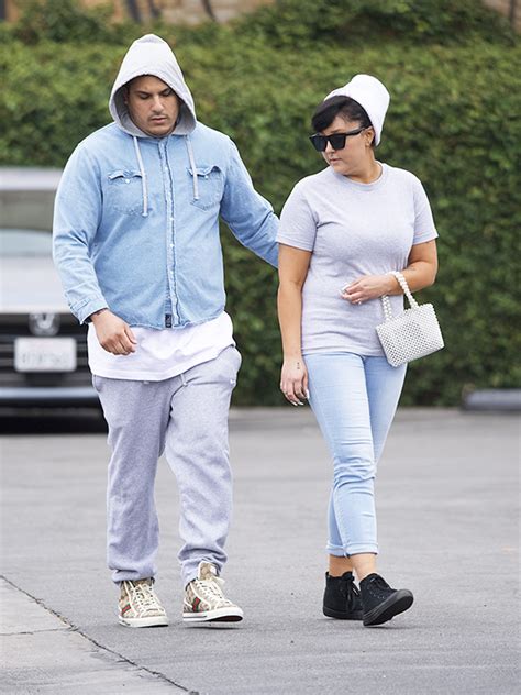 Amanda Bynes Strolls With Fiance Paul Michael In St Photos After Claiming She Kicked Him Out Of