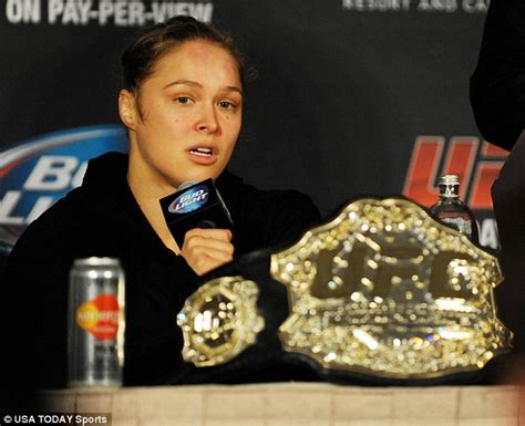 Ronda Rousey Makes Ufc History For Quickest Knockout Ever Daily Mail