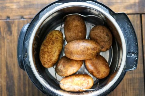 Place up to 8 large potatoes on a trivet. Perfect Instant Pot Baked Potatoes | A Mind "Full" Mom