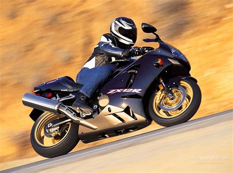 Apex straffing fanatics roam the hills and the valleys. KAWASAKI ZX-12R specs - 2001, 2002, 2003, 2004, 2005, 2006 ...