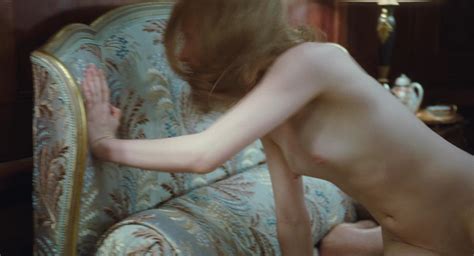 Emily Browning Nuda Anni In Sleeping Beauty I