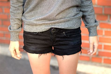 Refashion The Perfect Diy Cut Off Jeans Shorts Look