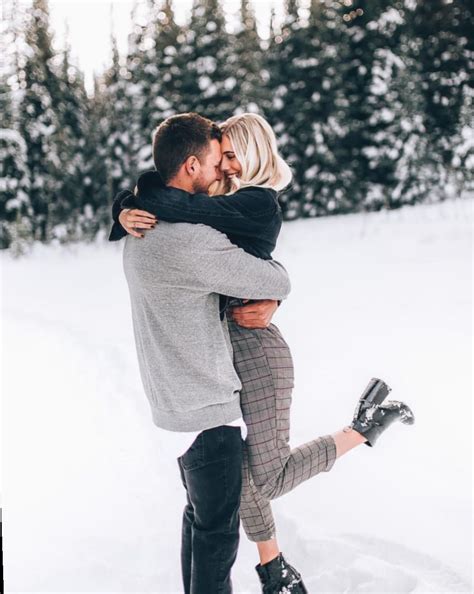 11 Christmas Photoshoot Couples Snow Engagement Photography Winter