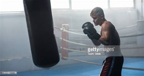 Male Vs Female Boxing Imagens E Fotografias De Stock Getty Images