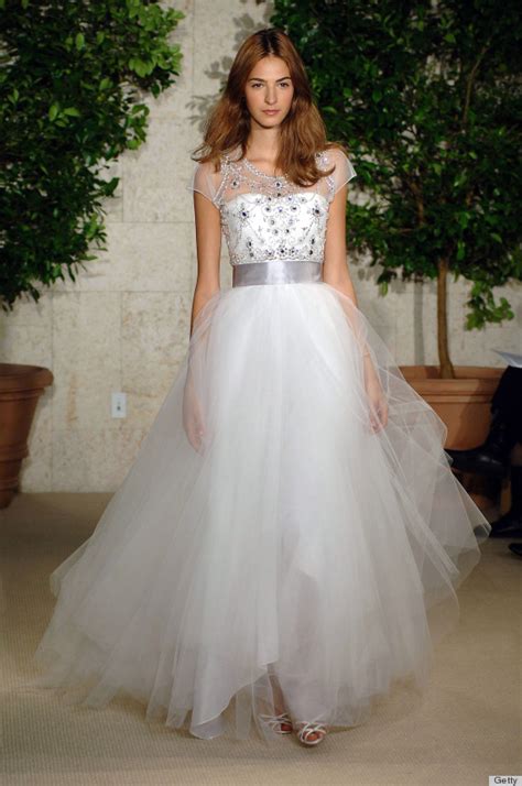 The wedding is taking place at the oheka castle, which is a 19,000 square foot home. Oscar De La Renta's Wedding Dress Legacy Will Never Be ...