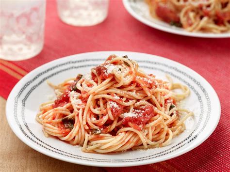 Some jars of tomato sauce are, indeed, superior to others. Simple Spaghetti with Tomato Sauce Recipe | Food Network ...