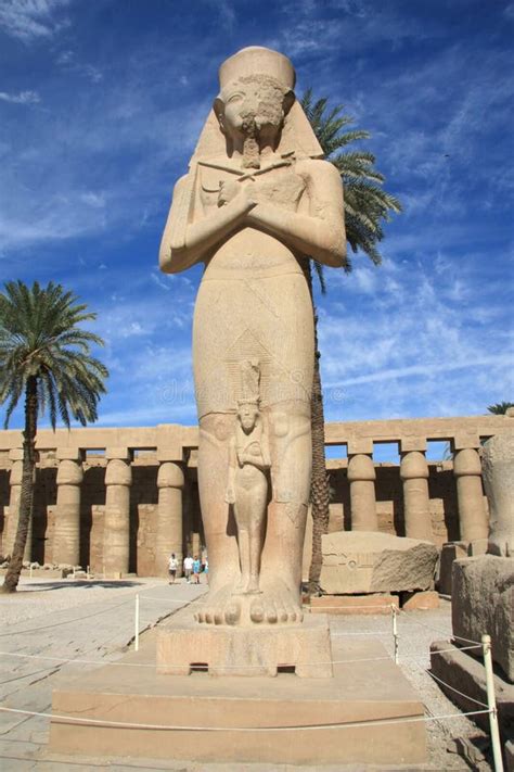Statue Von Ramses 2 Im Karnak Tempel Stockbild Bild Von Denkmal
