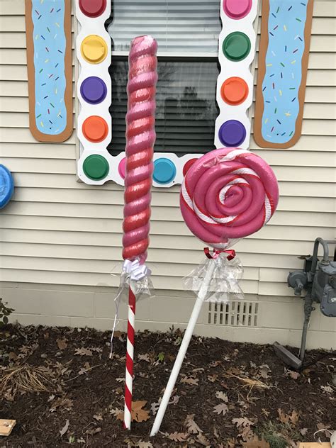 See more ideas about pool decor, floating pool decorations, pool wedding. Christmas decoration gingerbread house diy lollipop sucker ...