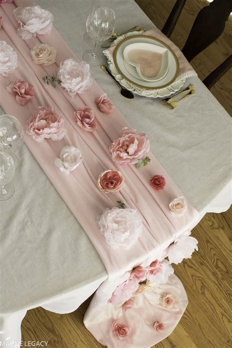 A Gorgeous Diy Flower Table Runner Home Design And Lifestyle Maune Legacy