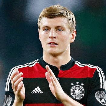 Compare toni kroos to top 5 similar players similar players are based on their statistical profiles. Toni Kroos Bio - Born, age, Family, Height and Rumor
