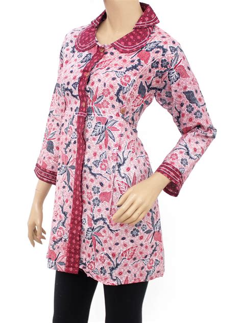 Blus batik kombinasi modern wanita murah mataharimall com. Model Baju Atasan Batik Cantik Untuk Para Wanita