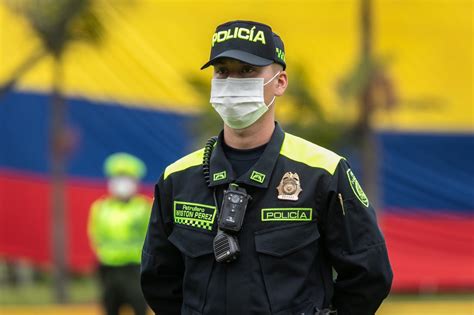 La Policía De Colombia Ahora Vestirá De Azul Red Noticiashuila