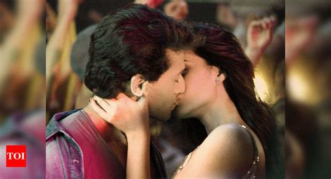 Tiger Shroffs Intimate Kiss With Kriti Sanon Hindi Movie News Times Of India