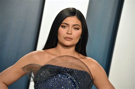 Kylie kristen jenner (born august 10, 1997) is an american media personality, socialite, model, and businesswoman. Fans Think Kylie Jenner Has Gotten More Plastic Surgery ...