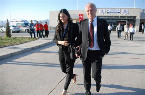 Mustafa denizli'nin kızı selin denizli nişanlandı! Aşiret kızı Evin Elçi kimdir Mustafa Denizlinin eşi meğer ...