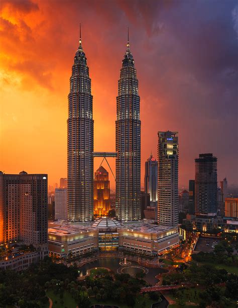 Petronas Twin Towers Address / Petronas Twin Tower KLCC | The Petronas Twin Tower were ...