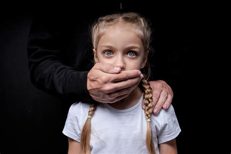 Inceste Un Père Abusait Sexuellement De Sa Fille à Laide De Somnifères