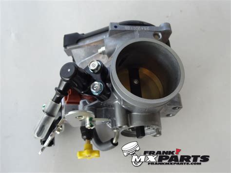 We had three test riders with varying degrees of skill—from pro to vet—ride the bike. Fuel injection throttle body / 2012 Honda CRF450R - Frank ...