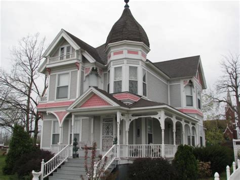 14 Extremely Impressive Victorian House Designs