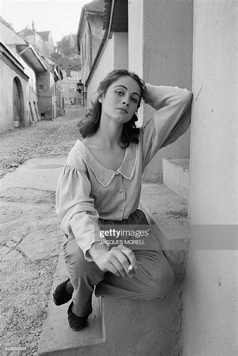Emmanuelle Béart Enjoys A Day Off From Filming A Tv Movie Photo D