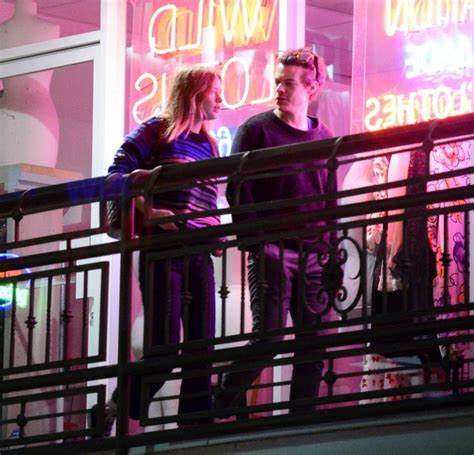 Wieder vergeben harry styles soll mit model kiko turteln promiflash de. Die neue Freundin von Harry Styles - Wer ist sie?