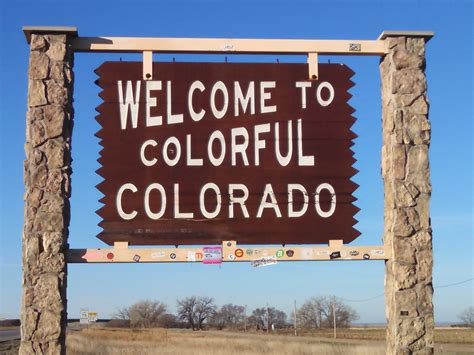 1366x768 Wallpaper Brown Wooden Welcome To Colorful Colorado Signage