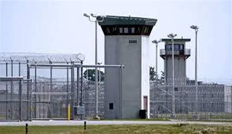 Floridas Prison Jobs Go Unfilled