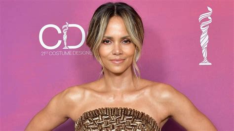 Halle berry halle berry chases malibu on a motorcycle 27 apr 2020. Halle Berry Teases New Relationship With Flirty Instagram ...