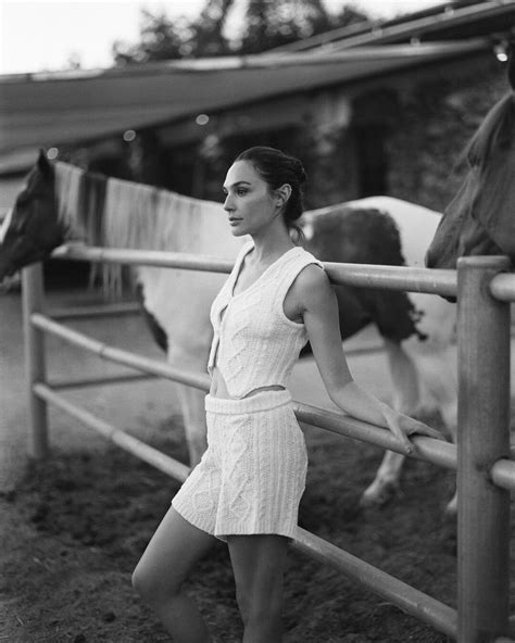 Gal Gadot Photo Gallery Page 3 Theplace