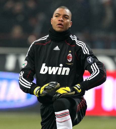 Nelson de jesús da silva. Dida quitte le Milan AC et remercie les supporteurs