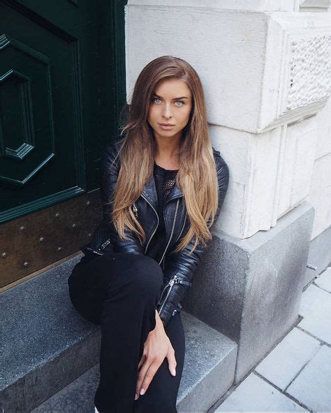 Das geburtstagskind emil forsberg schoss uns zur führung. Josefine Forsberg 🖤 | Long hair styles, Instagram photo ...