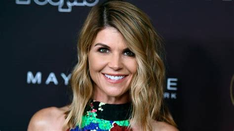 actress lori loughlin taken into custody over college admissions scandal on air videos fox news