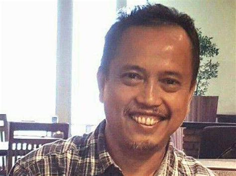 Neta meninggal dunia hari ini, rabu, 16 juni 2021, pukul 10.40 wib. Bisik-bisik Istana Soal Dua Nama Suksesi Kapolri Idham ...
